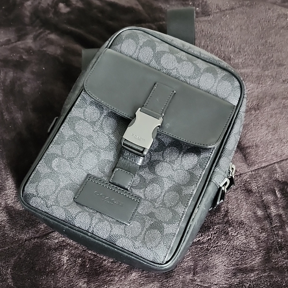 Men's Black Leather Crossbody Bag